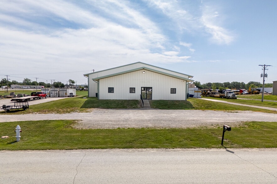 801 Woodsdale Rd, Elwood, KS for sale - Building Photo - Image 1 of 27