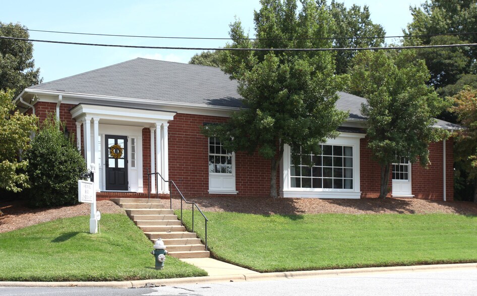 1800 Lendew St, Greensboro, NC for lease - Primary Photo - Image 1 of 4