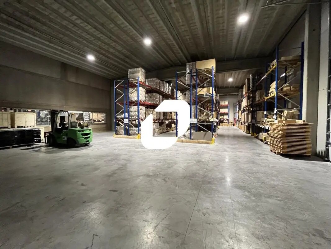 Office in Lens for lease Building Photo- Image 1 of 19