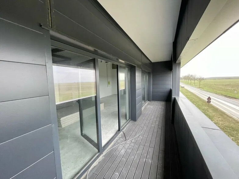 Office in Le Mesnil-Amelot for lease - Interior Photo - Image 2 of 16