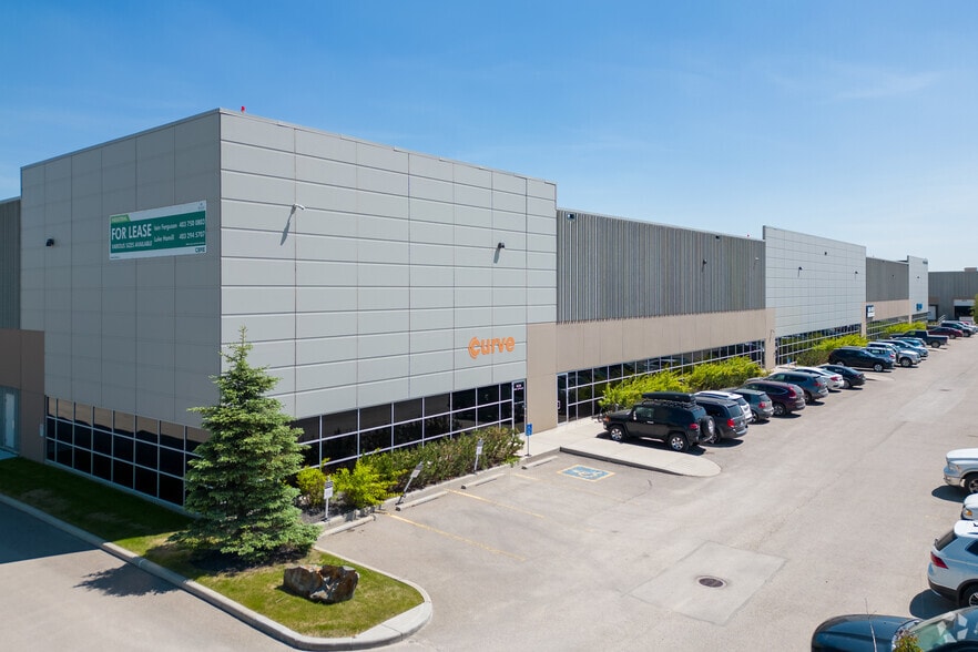10725 25th St NE, Calgary, AB for lease - Building Photo - Image 2 of 6