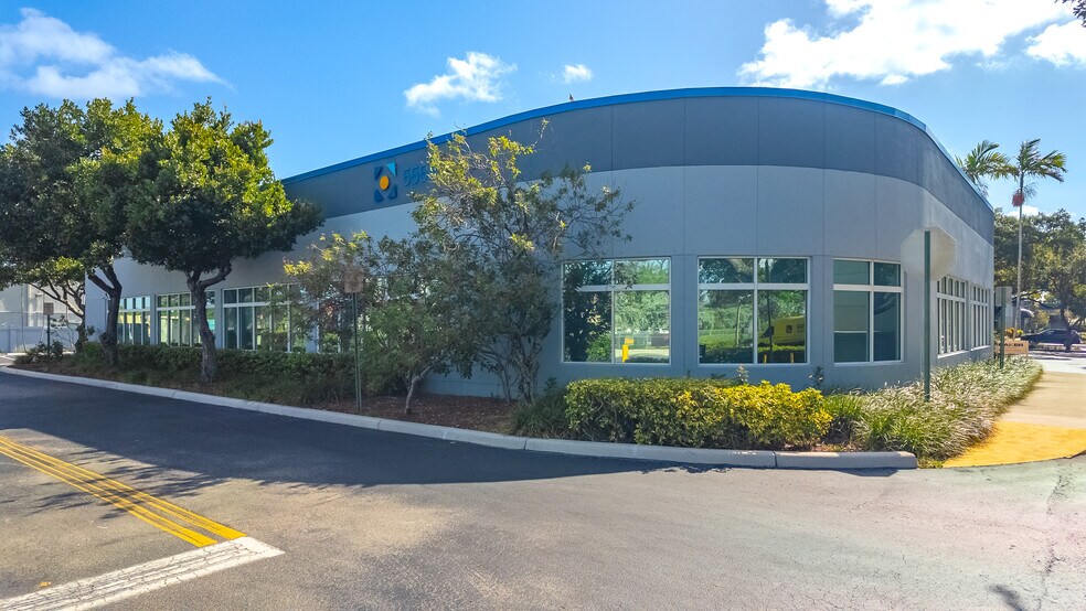 5555 Anglers Ave, Fort Lauderdale, FL for lease - Building Photo - Image 3 of 10