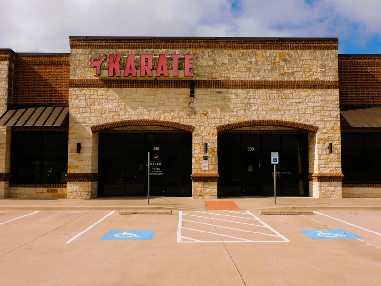 2650 SW Wilshire Blvd, Burleson, TX for lease - Primary Photo - Image 1 of 3