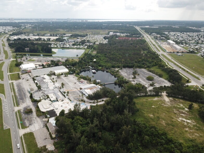 2787 N Tamiami Trl, North Fort Myers, FL for sale - Aerial - Image 2 of 6