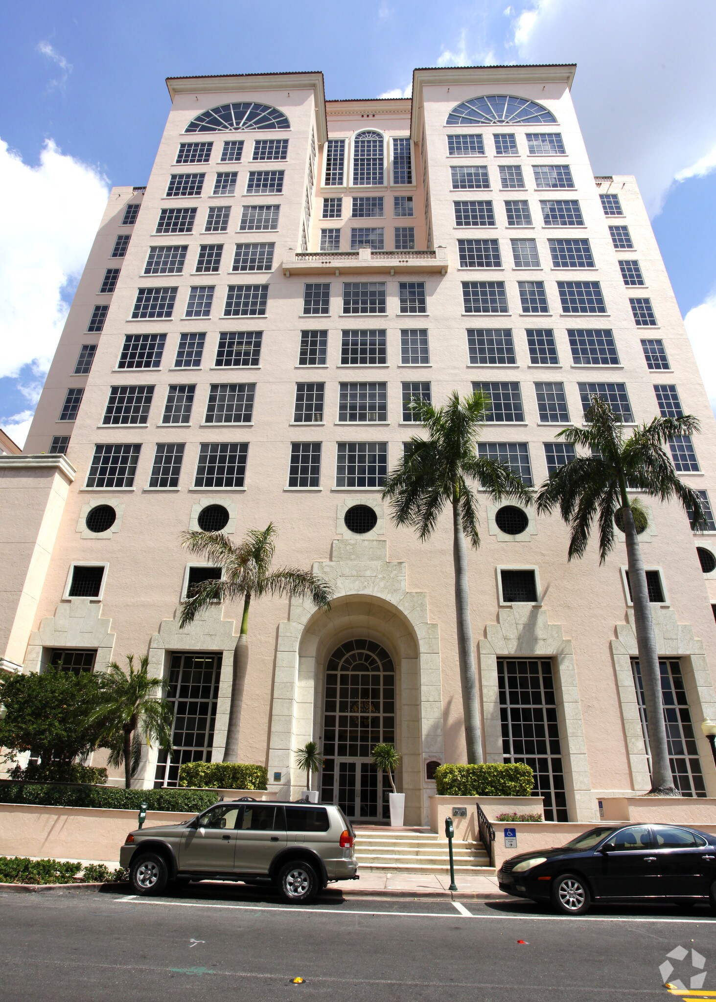 2 Alhambra Plz, Coral Gables, FL 33134 The Alhambra