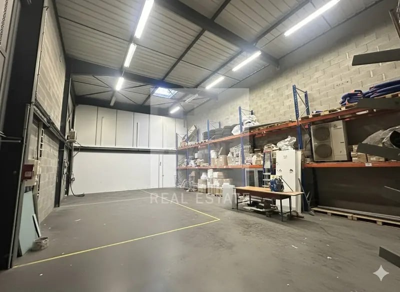 Location Entrepôt 280 m² à 283 m² - Photo 1