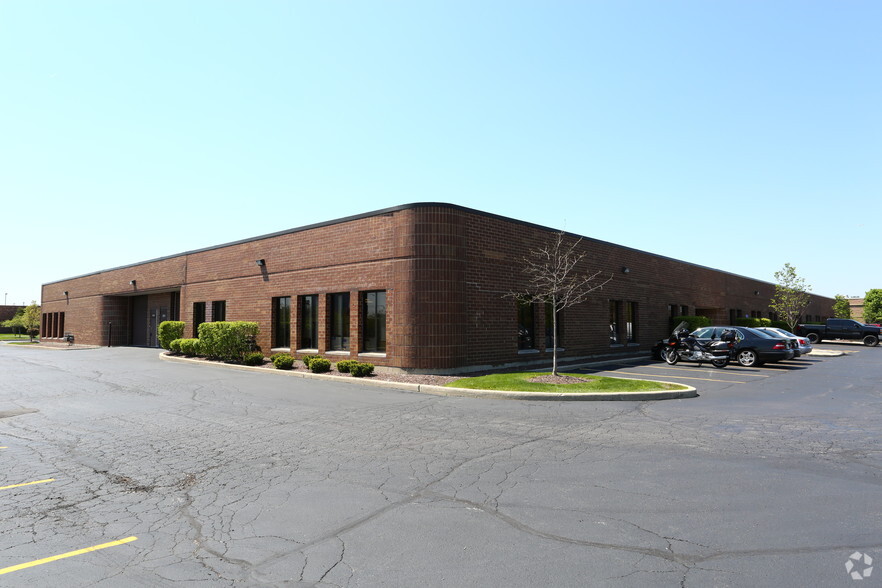 1000 E State Pkwy, Schaumburg, IL for lease - Building Photo - Image 2 of 16