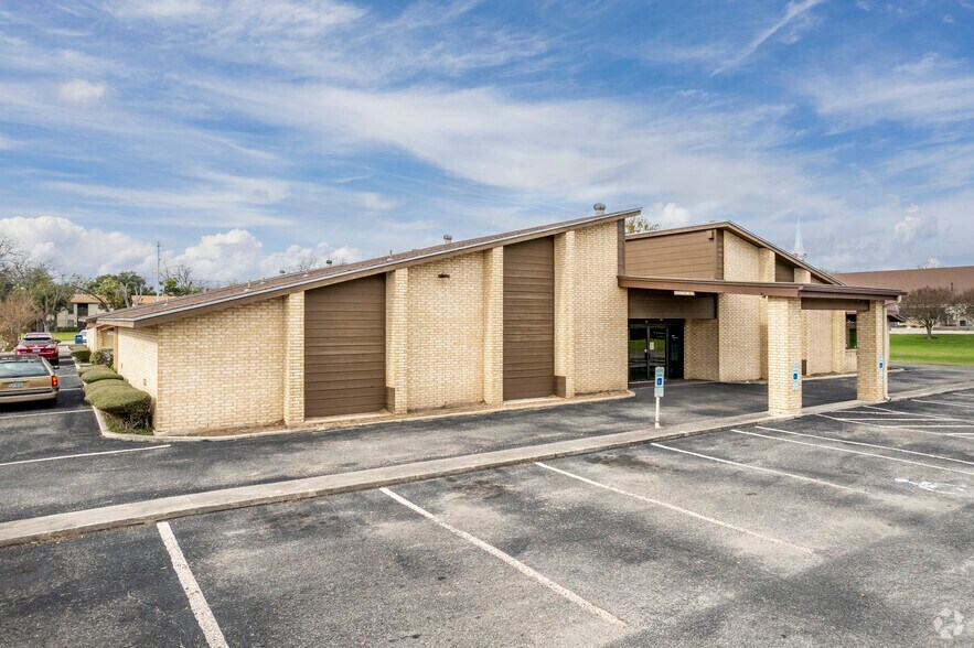 519 N King St, Seguin, TX 78155