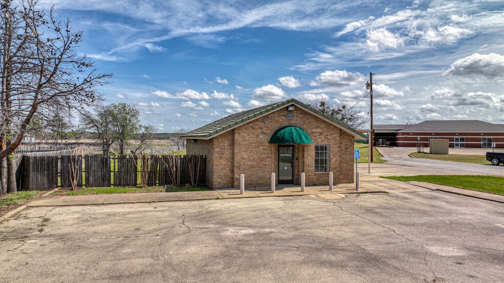 107 Fannin St, Millsap, TX for sale - Building Photo - Image 3 of 22
