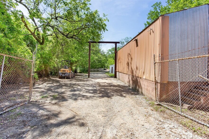 5626 Texoma Pky, Sherman, TX for lease - Building Photo - Image 1 of 15