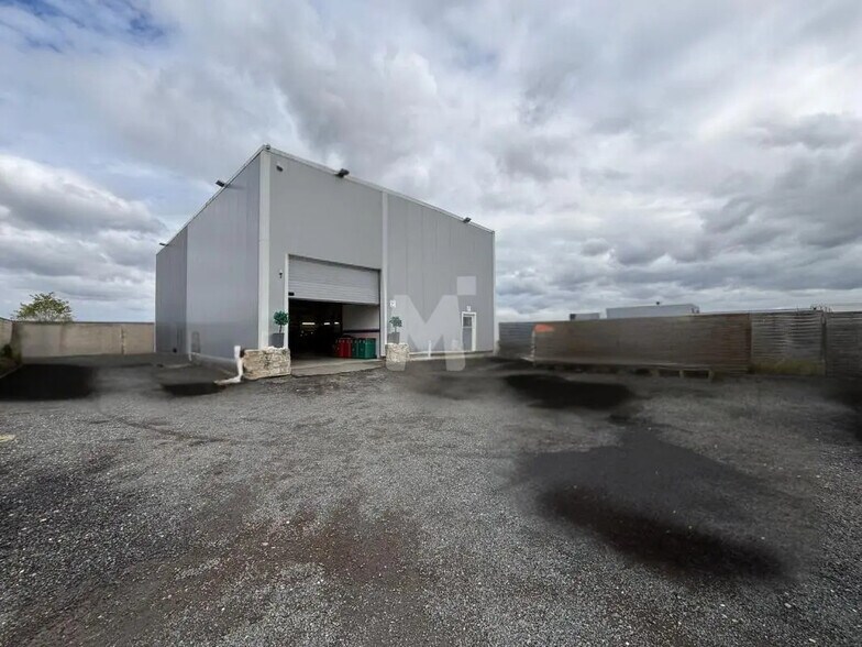 Office in Égly for lease - Building Photo - Image 2 of 7