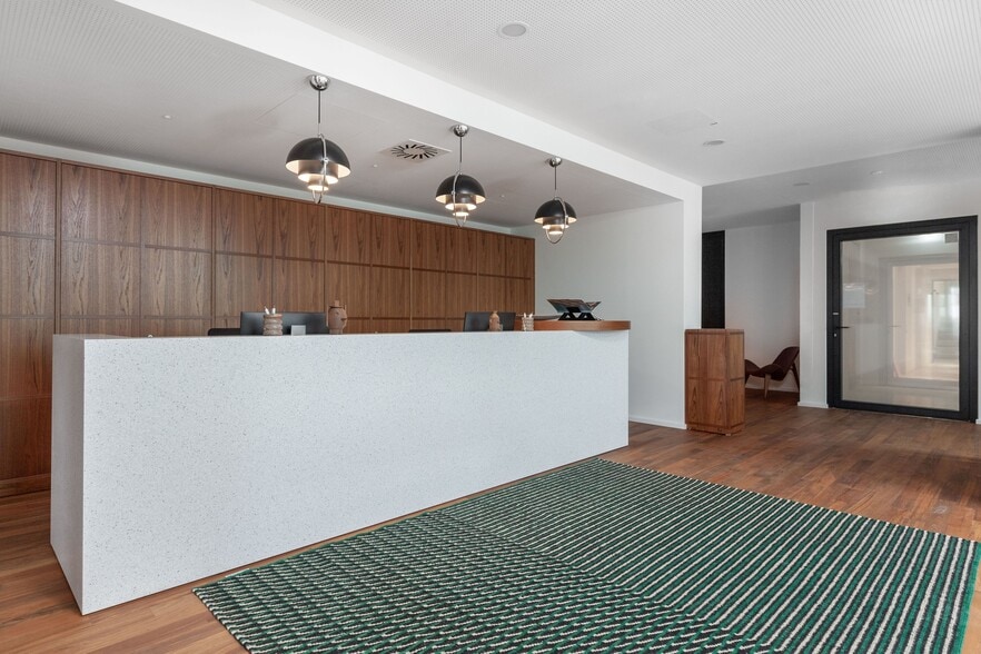 389 Newport Rd, Cardiff for lease - Interior Photo - Image 2 of 9