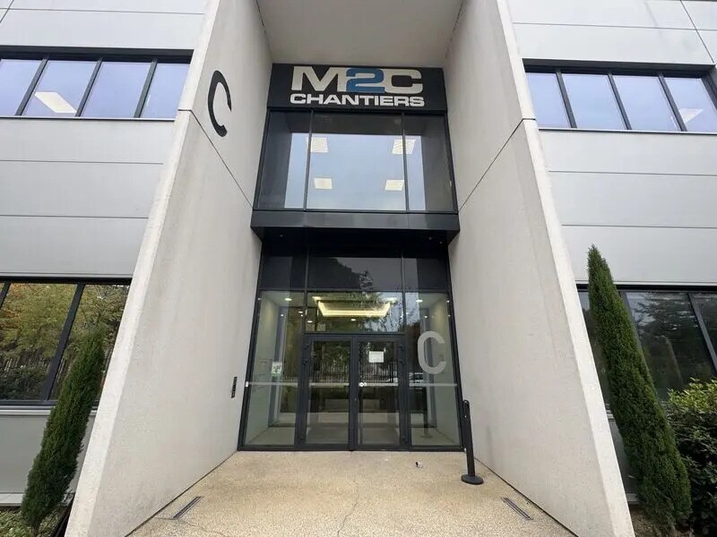 Office in Lyon for lease Lobby- Image 1 of 14