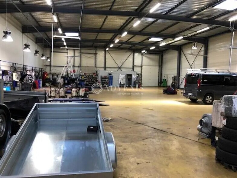 Flex in Chambray-lès-Tours for lease - Interior Photo - Image 2 of 4