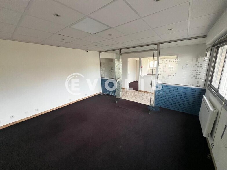 Office in Lisses for lease - Building Photo - Image 3 of 9