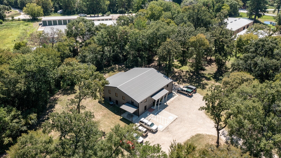 12726 Moon Rd, Willis, TX for lease - Primary Photo - Image 1 of 44