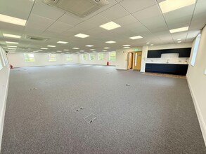 4240 Park Appr, Leeds for lease Interior Photo- Image 1 of 7