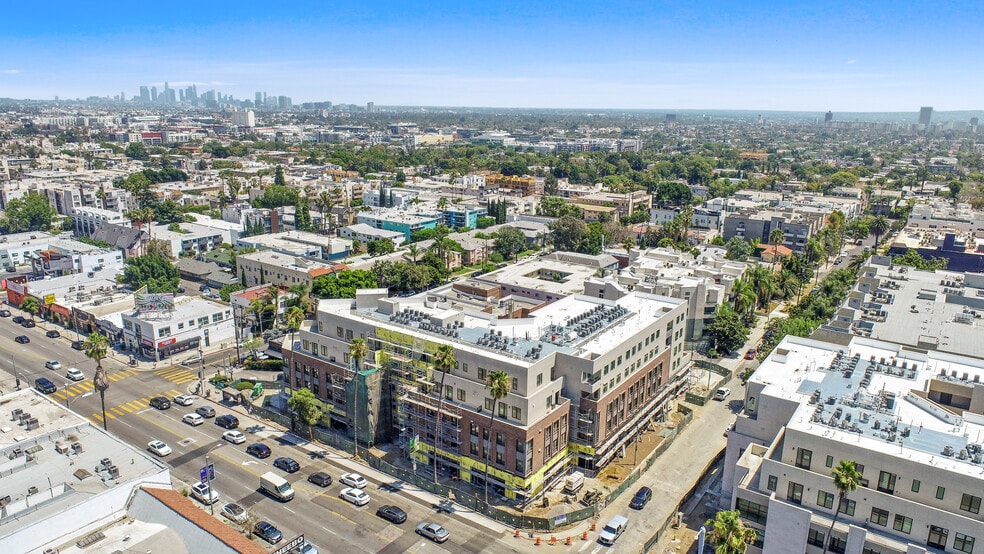 7566 W Sunset Blvd, Los Angeles, CA for lease - Building Photo - Image 1 of 10