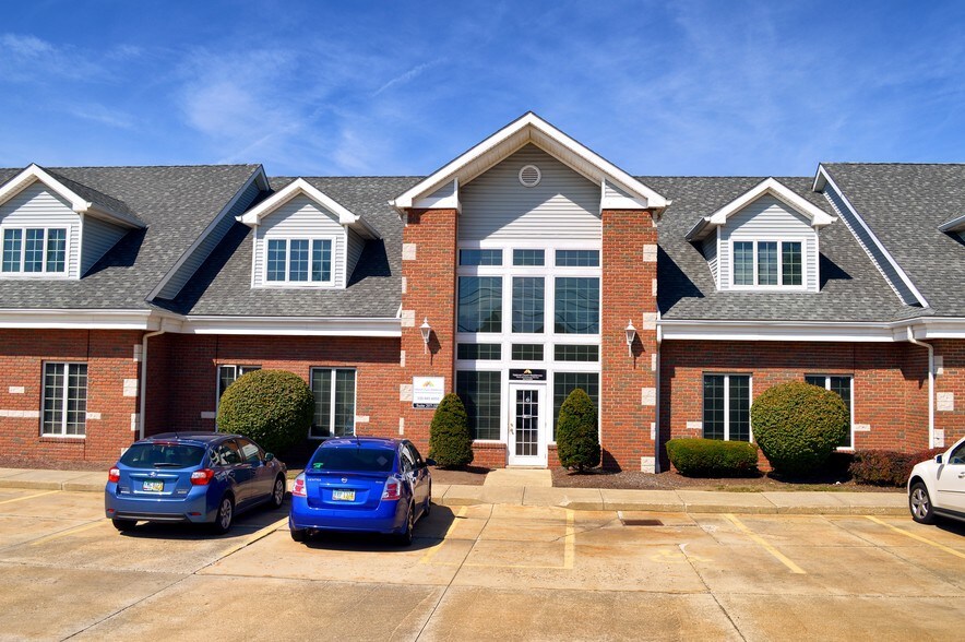 207-209 Portage Trail, Cuyahoga Falls, OH for sale - Building Photo - Image 1 of 1