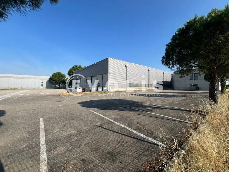 Flex in Saint-Priest for sale - Building Photo - Image 2 of 12