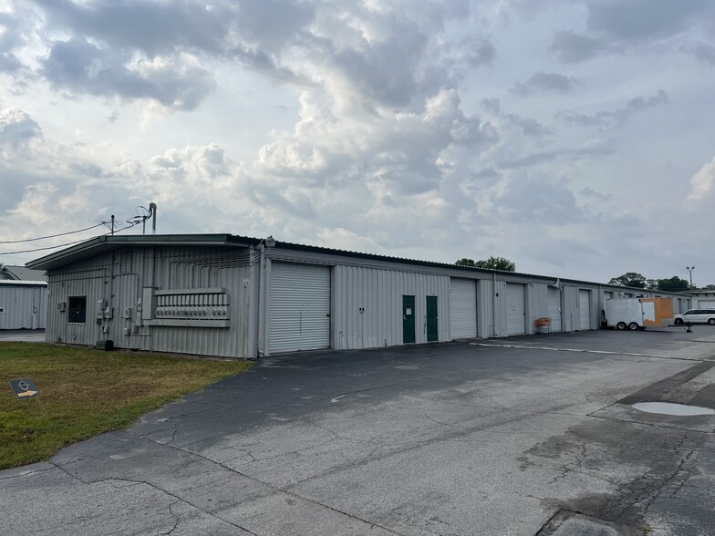 1506-1634 Old Daytona Cir, Deland, FL for lease - Building Photo - Image 3 of 8