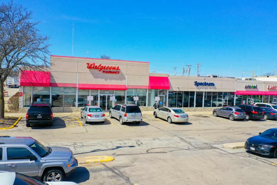 320-380 E Capitol Dr, Milwaukee, WI for lease - Building Photo - Image 3 of 7