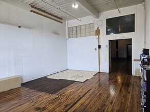 208 S Pulaski St, Baltimore, MD for lease Interior Photo- Image 2 of 6