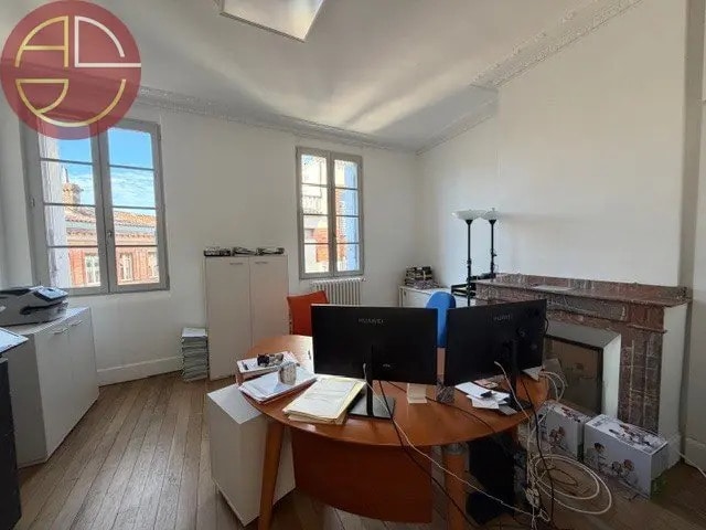 Office in Toulouse for lease - Interior Photo - Image 2 of 6