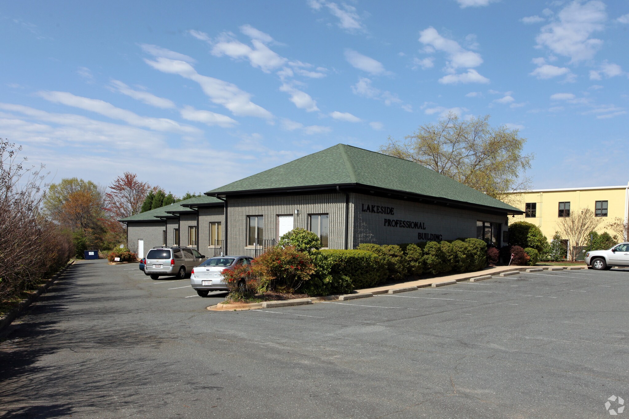 19453 W Catawba Ave, Cornelius, NC for sale Primary Photo- Image 1 of 1