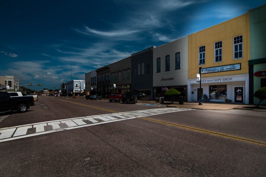 214 W Main St, Denison, TX for sale - Building Photo - Image 1 of 1