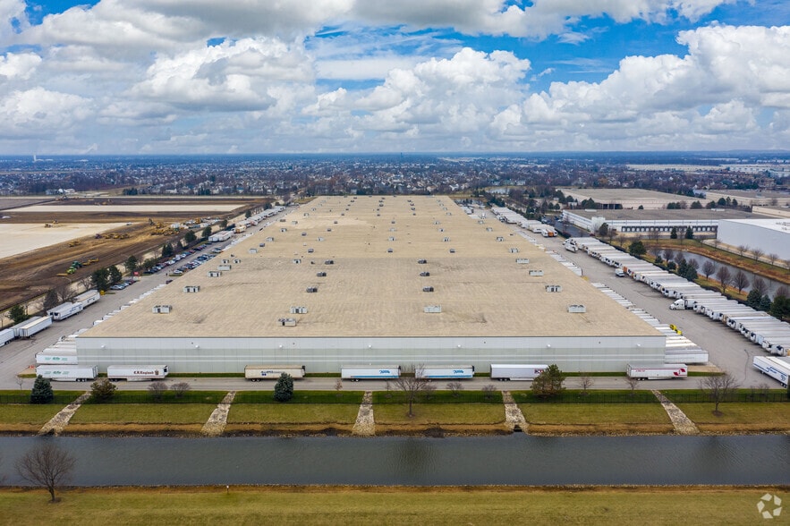 901 Carlow Dr, Bolingbrook, IL for sale - Aerial - Image 3 of 7