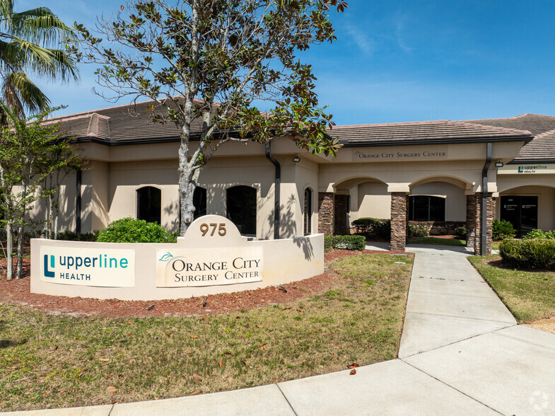 975 Town Center Dr, Orange City, FL for lease - Primary Photo - Image 1 of 21