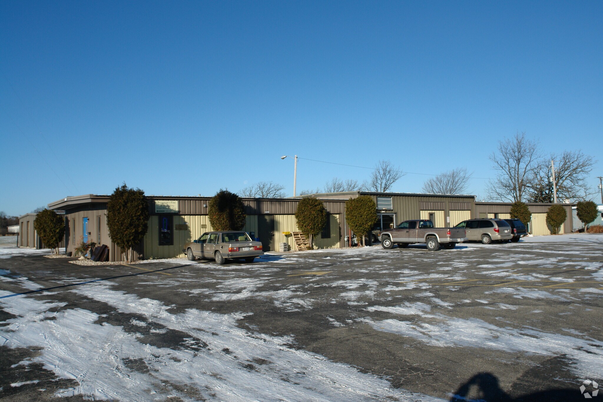 2345 Bowen St, Oshkosh, WI for sale Primary Photo- Image 1 of 1