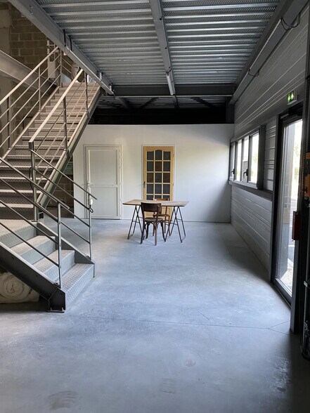 Flex in Mérignac for lease - Interior Photo - Image 3 of 11