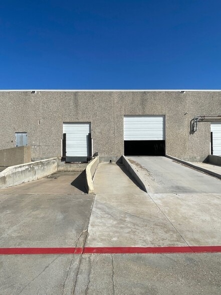 5001 North Fwy, Fort Worth, TX for lease - Building Photo - Image 3 of 4