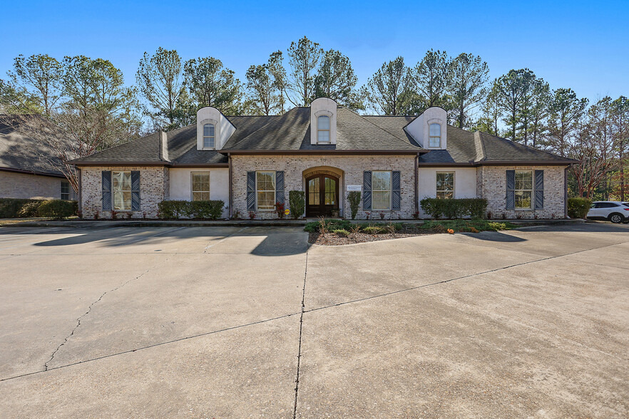 579 Lakeland East Dr, Flowood, MS for sale - Building Photo - Image 1 of 1