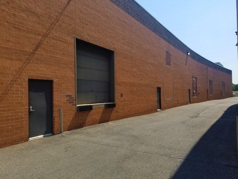 2012 Eisenhower Ave, Alexandria, VA for sale - Building Photo - Image 1 of 1