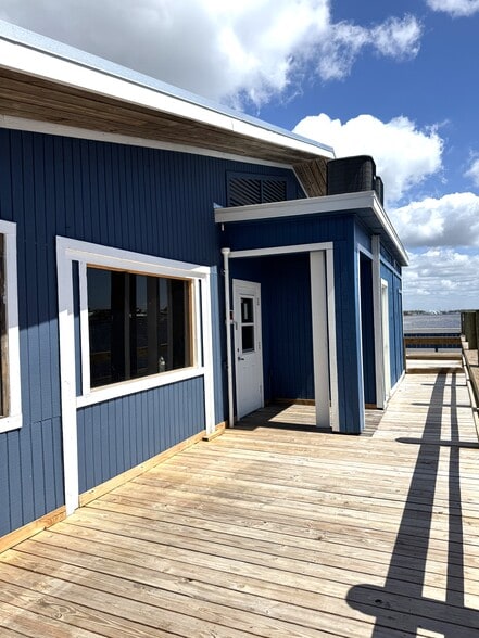 700 Fishermans Wharf, Fort Myers Beach, FL for lease - Building Photo - Image 3 of 8