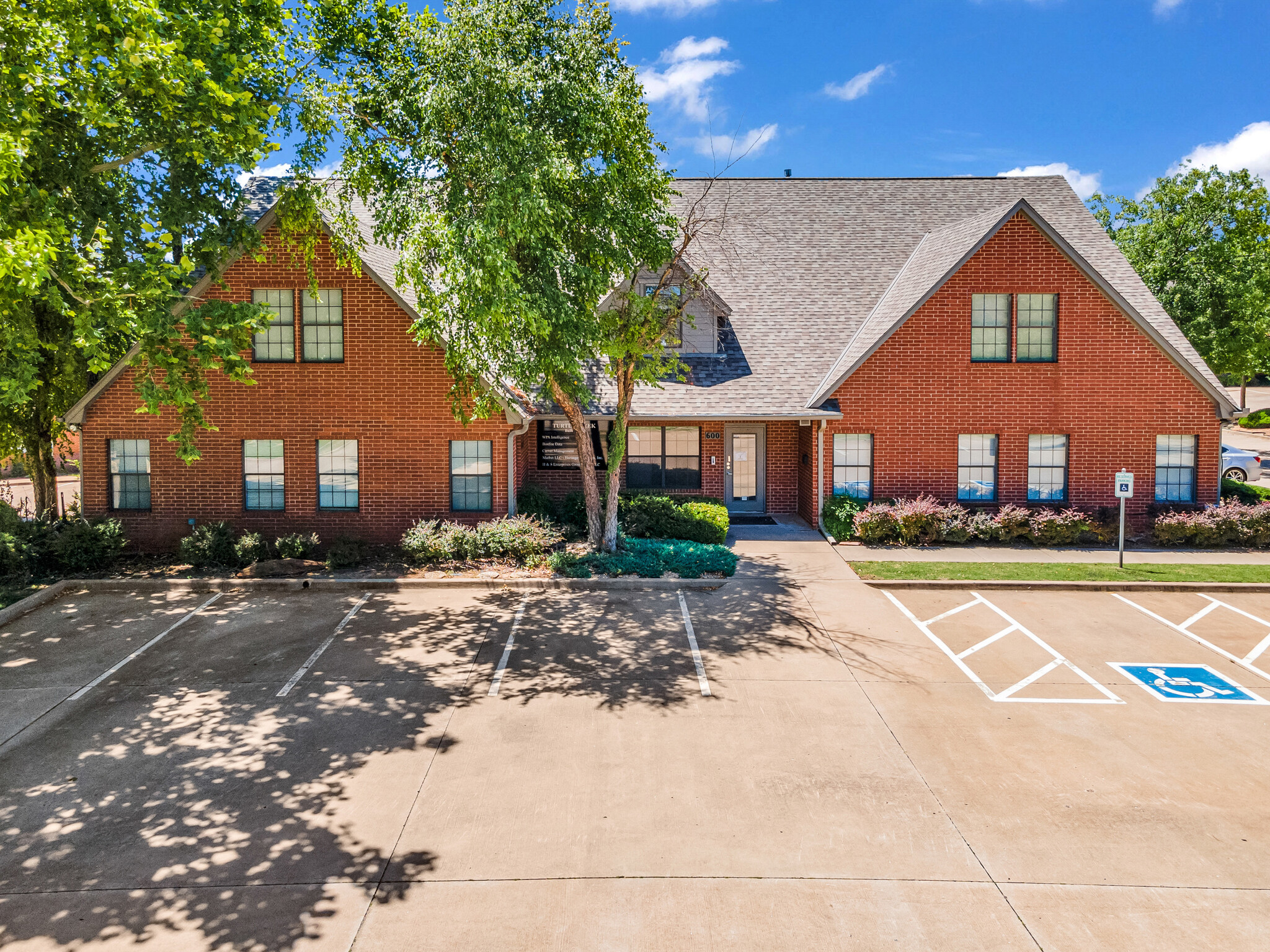 1900 E 15th St, Edmond, OK for lease Building Photo- Image 1 of 2