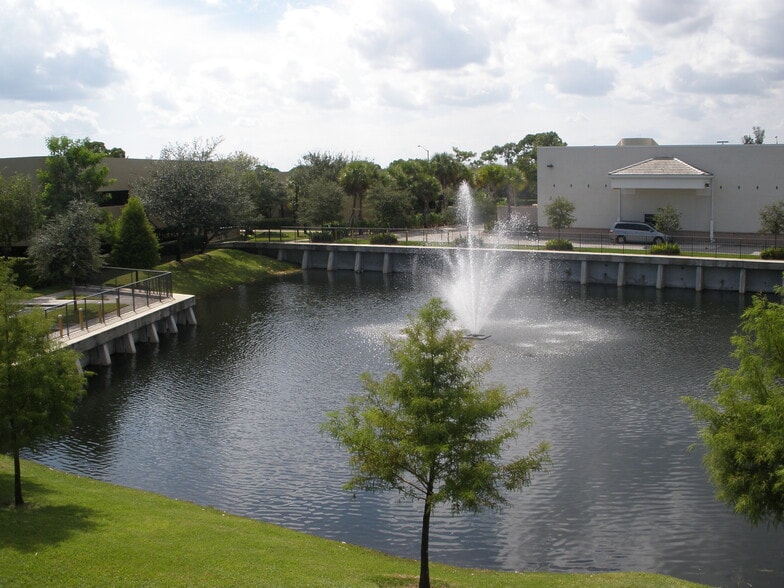 8100-8110 Royal Palm Blvd, Coral Springs, FL for lease - Building Photo - Image 2 of 12