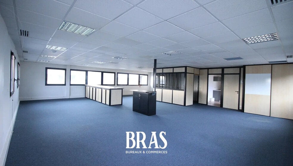 Office in Saint-Herblain for lease - Interior Photo - Image 2 of 6