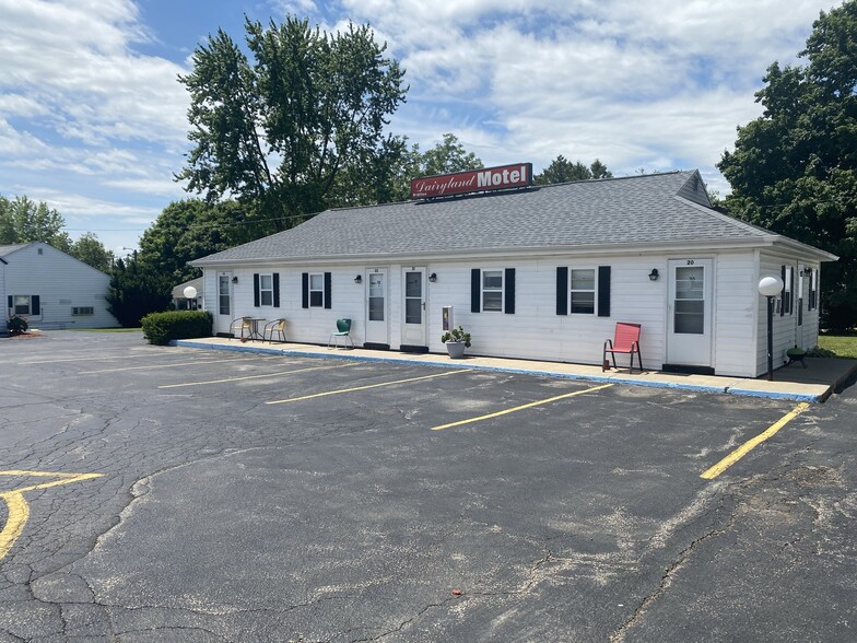 535 Ridge St, Mineral Point, WI for sale - Building Photo - Image 1 of 1