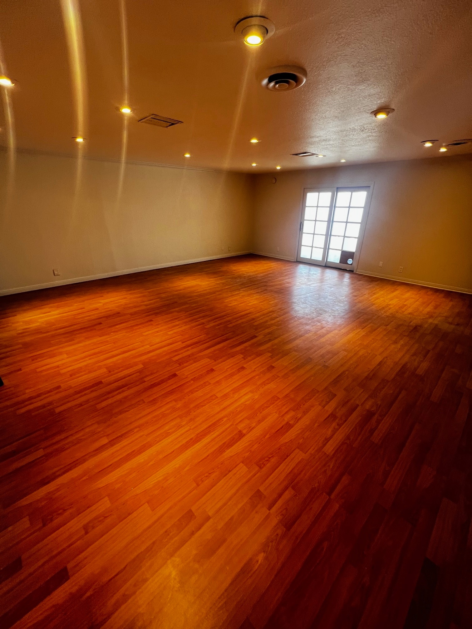 18582 Beach Blvd, Huntington Beach, CA for lease Interior Photo- Image 1 of 1