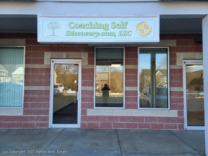 21 Mohawk Trl, Greenfield, MA for lease Building Photo- Image 1 of 1