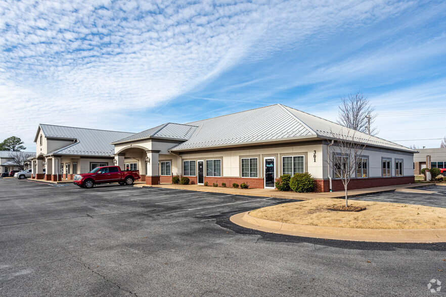 301 SW 18th St, Bentonville, AR for lease - Building Photo - Image 2 of 4