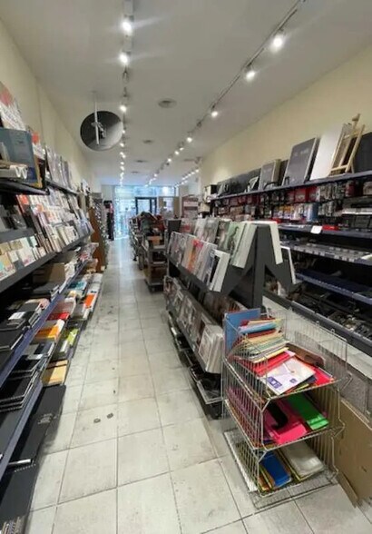 Retail in Paris for lease - Interior Photo - Image 1 of 8