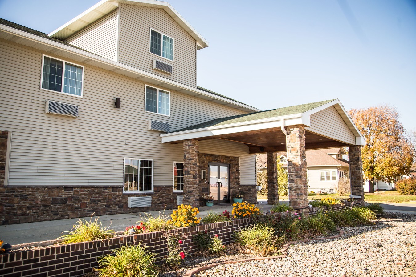 1511 Okoboji Ave, Milford, IA 51351