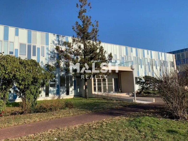 Office in Rillieux-la-Pape for lease - Building Photo - Image 1 of 25