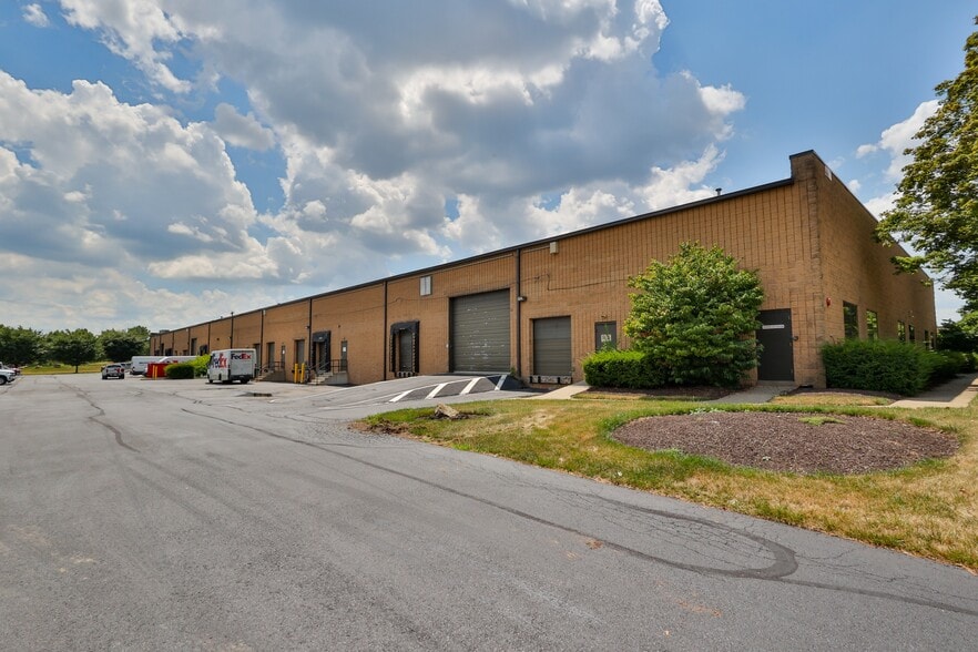 754 Roble Rd, Allentown, PA for lease - Building Photo - Image 1 of 8