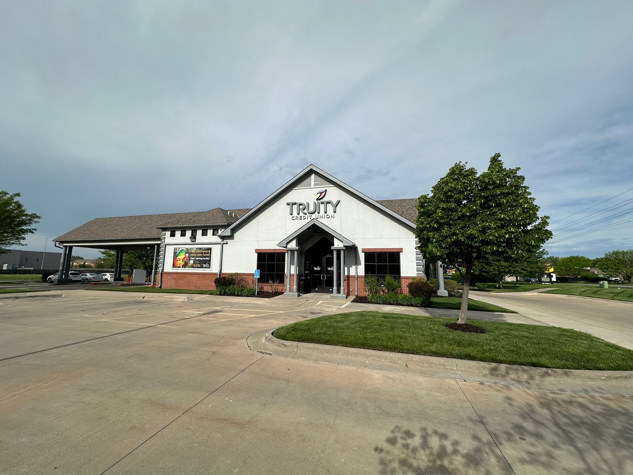 2221 W 31st St, Lawrence, KS for sale Building Photo- Image 1 of 10